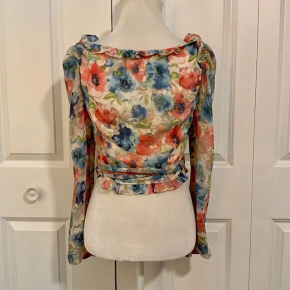 VICI x Fate Blue Pink Floral Cropped Ruffle Wrap Top Small New - Picture 6 of 12